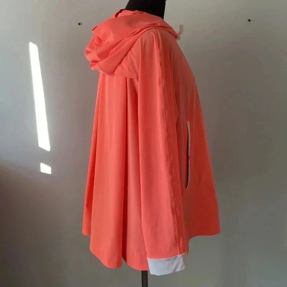 Lululemon | Sun ☀️ Showers Jacket - Picture 8 of 16